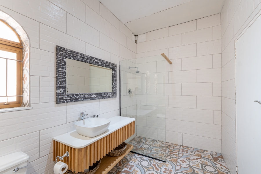 6 Bedroom Property for Sale in Paarl Central Western Cape